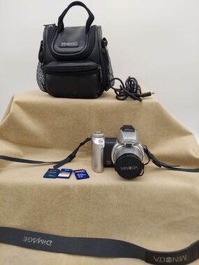 Minolta Dimage 10X Optical Zoom Digital Bridge Camera Retro With Case Y2K